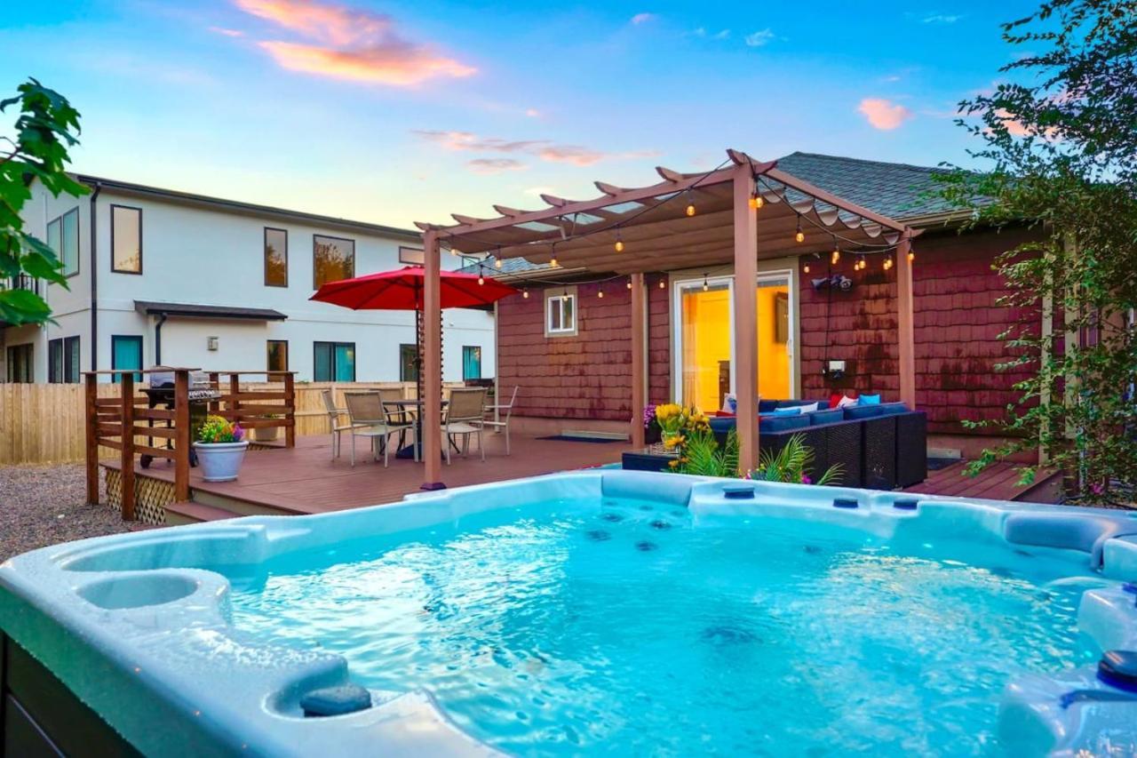Shakedown St Hot Tub Fire Pit And 4 Miles To Dt Holiday home *